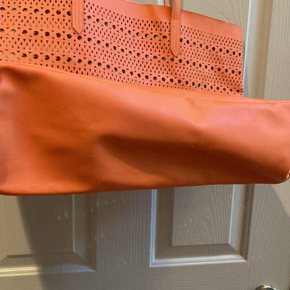 EUC Saks Fifth Avenue bag - Picture 2 of 4